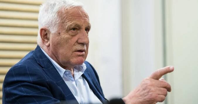 Klaus prodělal covid-19, dojížděl do nemocnice. V karanténě už není, omezil ale svůj program