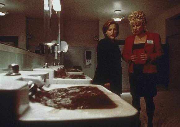 Akta X - Dešťový král - Z filmu - Gillian Anderson, Victoria Jackson