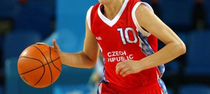 Romana Hamzová, rozená Janálová, je bývalá basketbalová reprezentantka.