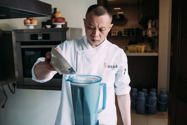 Meet Yu Bo, the Chef Who Runs an Avant-Garde Sichuanese Restaurant from His Home Kitchen