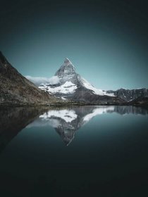 Matterhorn: hora na hranicích Švýcarska a Itálie v Penninských Alpách
