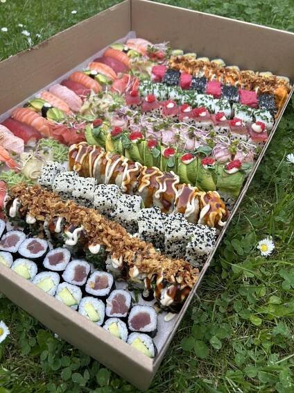 Velké sushi sety ve spoustě variant od 2 a více osob, mix nejoblíbenějších kousků