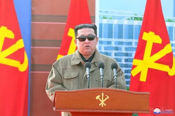 Kim řečnil před stovkami lidí v hlubokém mrazu. Diktátora hřály schované ohřívače
