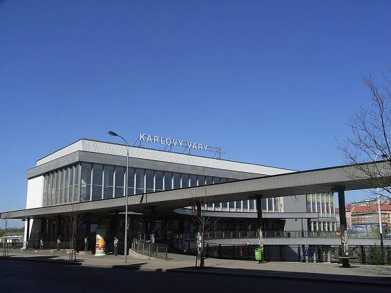 Soubor:Karlsbad Bahnhof (Außenansicht).JPG – Wikipedie
