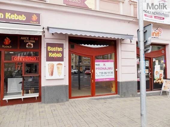 Pronájem obchodního prostoru 68 m2 s parkováním, Benešovo nám.,Teplice, 25 000 Kč/měs