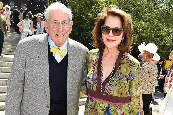 Dick Gilder and Lois Chiles attend the Central Park Conservancy Hat Luncheon on May 2018 in the Conservatory Garden in New York, New York.