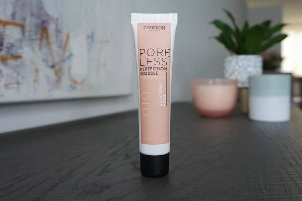 CATRICE Poreless Perfection Mousse Foundation review - Verdraaid Mooi
