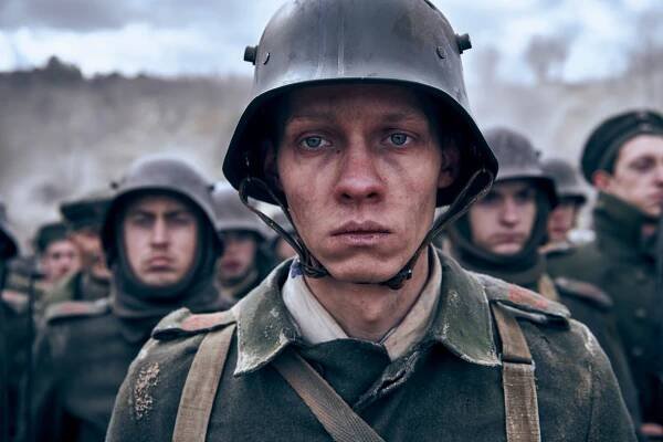 Na Oscarech skóroval i Netflix a jeho klasické válečné drama Na západní frontě klid