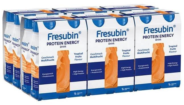 Mehrere Packungen Fresubin Protein Energy Drink. Verpackung mit Flaschen. Geschmack: Multifrucht. Hoher Energie- und Proteingehalt.