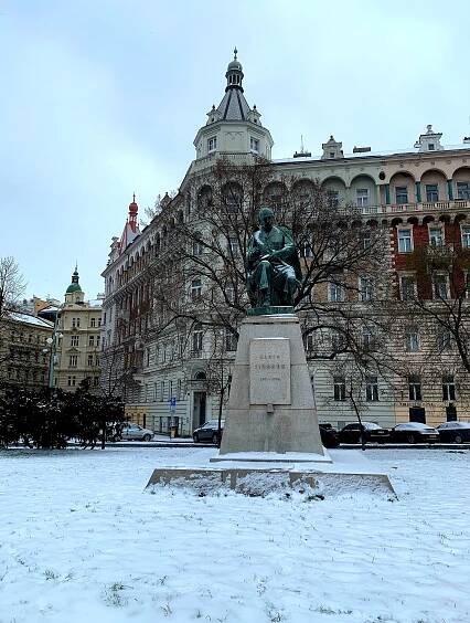 Opakovaný protest proti přemístění Jiráskovy sochy na Jiráskově náměstí v Praze