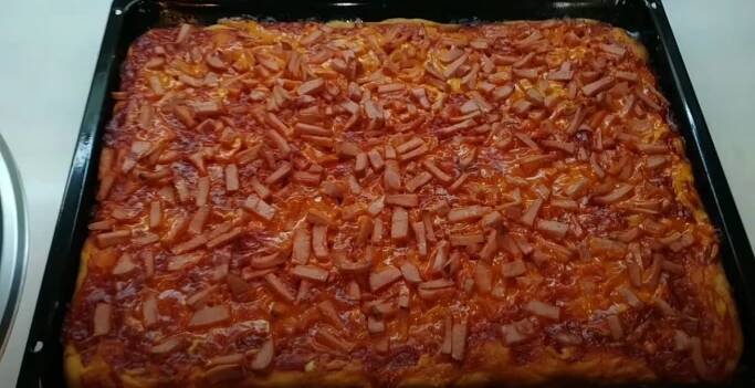 Snadná, rychlá a chutná pizza z plechu, která je lepší než z pizzerie - Světkreativity