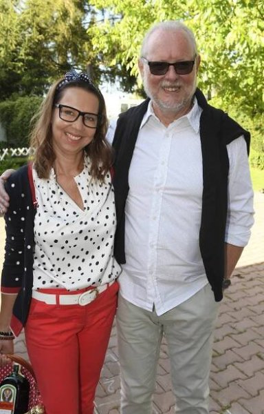 Puntíkovaná párty u Petra Jandy (80): Zpěvák si sám vyzdobil košili. A jak se vystrojili další hosté?