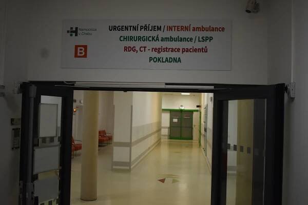Chebská nemocnice potřebuje urgentní příjem. Bez něj hrozí omezení péče