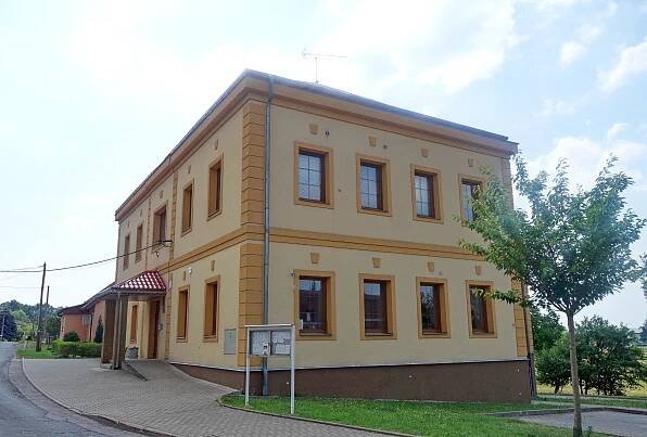 Dřevěnice - obecní úřad foto 1