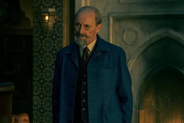 Umbrella Academy - Něco končí - Z filmu - Colm Feore