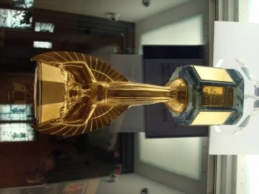 File:Jules Rimet trophy replica.jpg - Wikimedia Commons