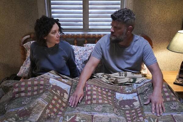 The Conners - Season 5 - Double Honeymoon and Seeing Double - Z filmu - Sara Gilbert, Jay R. Ferguson