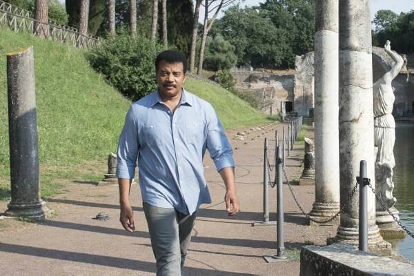 Neil deGrasse Tyson in Kosmos: Casoprostorova odysea (2014)