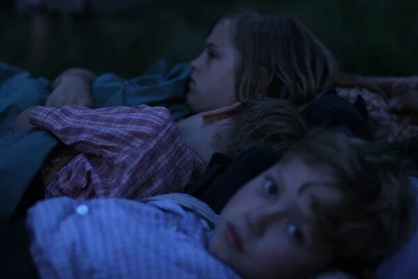 Nele Trebs, André Frid - Lore - Z filmu
