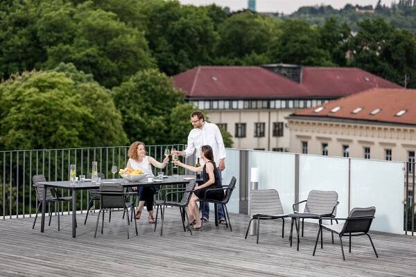 SPOINT | Todus Starling Dining - Distributor zahradního nábytku a slunečníků 