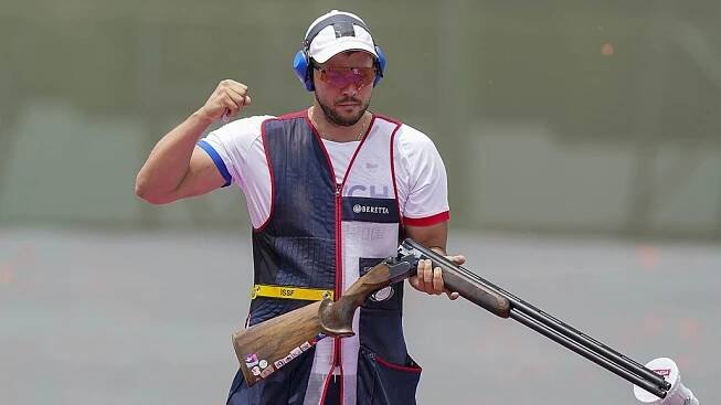 Český střelec Jakub Tomeček v olympijské soutěži ve skeetu.