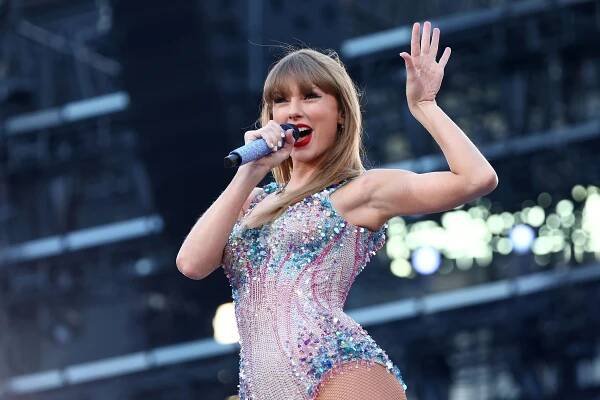 Taylor Swift Said She Was “Starstruck” to Be Playing for 96,000 Fans