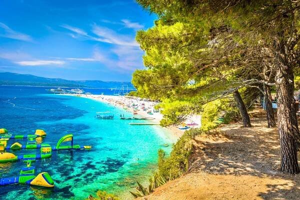 pláž Zlatni rat - Bol, ostrov Brač
