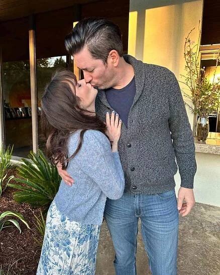 Zooey Deschanel & Jonathan Scott Cutest Pics