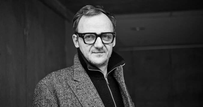 Natáčení s vůní santalového dřeva. Caveův román mě dostal do tranzu, popisuje Jan Hájek