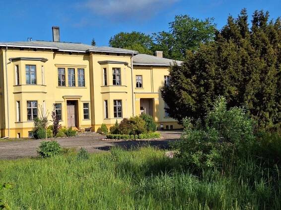 Palac Paprotno Karnice Exteriér fotografie