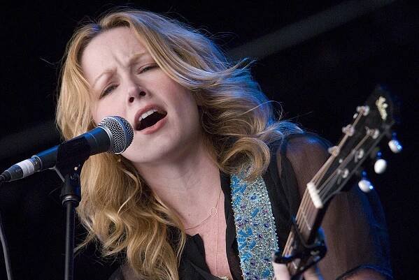 Soubor:Allison Moorer, Cambridge Festivals 2001-2014 (967360102).jpg