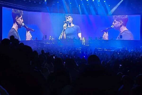 Idan Amedi Celebrates Birthday at Comeback Concert