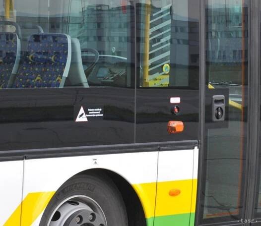 Košičanka zostala zakliesnená v autobuse, ktorý sa samovoľne spustil