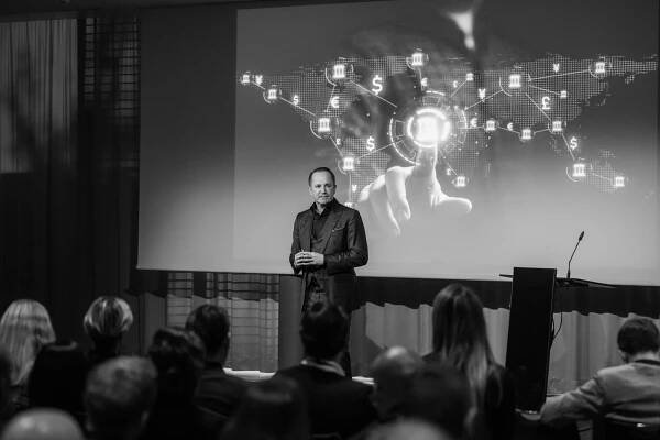 Peter Hacker | Passionate, Internationally Expert for Cyber Crime & Digital Change
