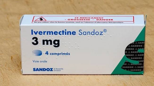 Jsme v situaci, kdy stále nemáme lék, který by pomohl všem i v těžkých stavech. Zkouší se potenciální možné molekuly, říká pneumoložka Vašáková.