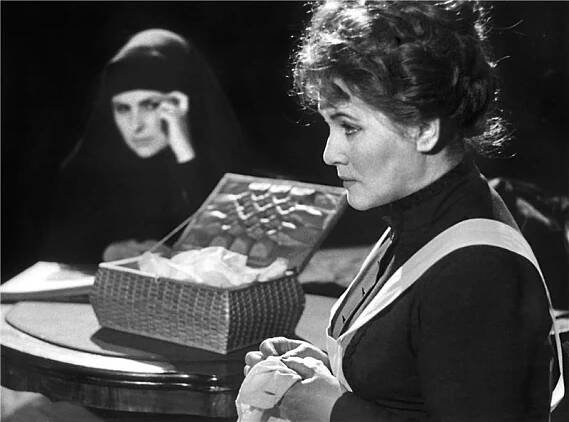 Dostigajev a ti druzí - 11.02.1964, Marie Tomášová (Šura), Marie Glázrová (Glafira) Foto: Jaromír Svoboda