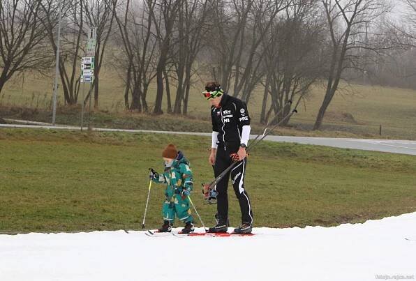 FOTO: Kam na běžky? Třeba do Vejsplach. Okolí tratě ale zimu moc nepřipomíná