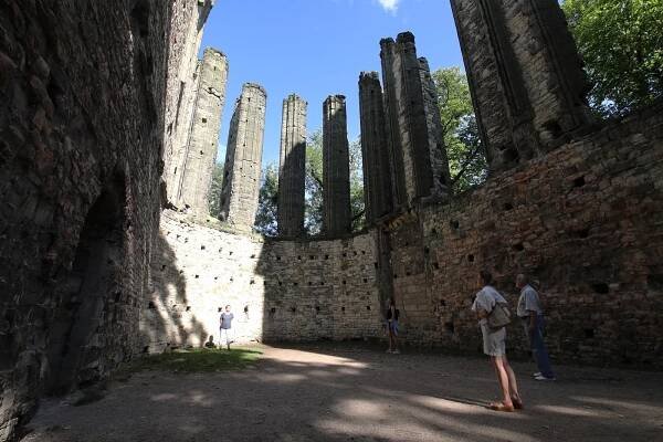Tipy na tajemné výlety: Kamenný pastýř u Klobuk nebo chrám v Panenském Týnci