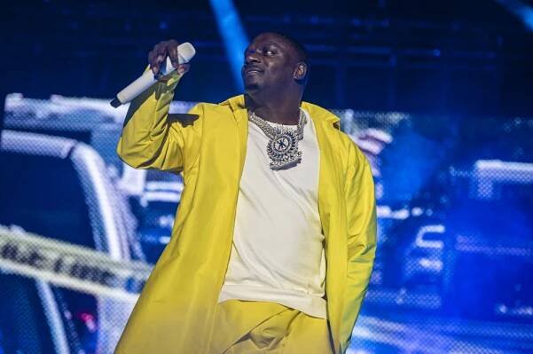 Akon zazpíval (na playback) v Praze - musicserver.cz