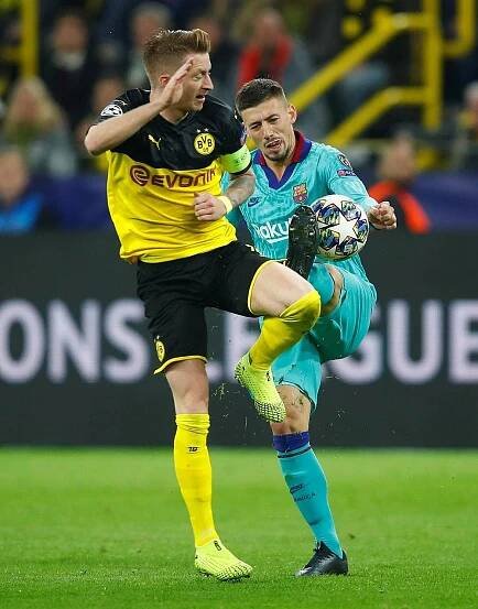 Dortmund zahodil penaltu a nad Barcelonou nevyhrál. Hrošovského Genk dostal nařezáno