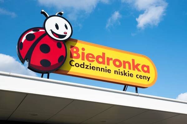 Biedronka čelí vážnym obvinenia a hrozí jej mastná pokuta. Reťazec reaguje (čo sa deje)