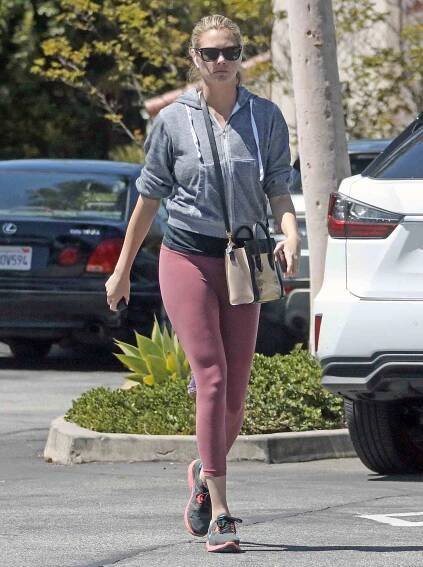 EXCLUSIVE: Kate Upton is Spotted Running Errands in Beverly Hills, California.