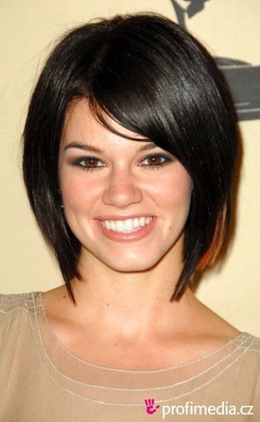 Rachel Melvin - celebrity účes - HappyHair