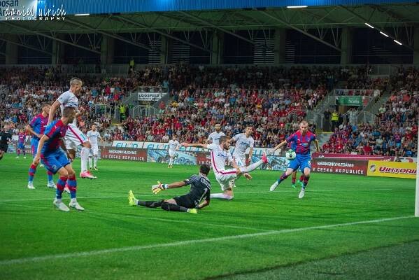 LM: FC Viktoria Plzeň – FCSB 1:4 (2.8.2017) | Daniel Ulrich - Sportovní fotograf Plzeň