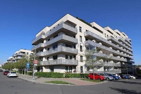 1+kk s lodžií, 38m2, Praha 3 - Strašnice, Zvěřinova ulice