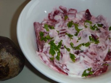 Salát z červené řepy s majonézou a křenem - fotografie 2 - TopRecepty.cz