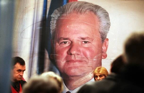 'Balkánský řezník' dostane muzikál. Srbové zdramatizovali Miloševičovu obhajobu v Haagu