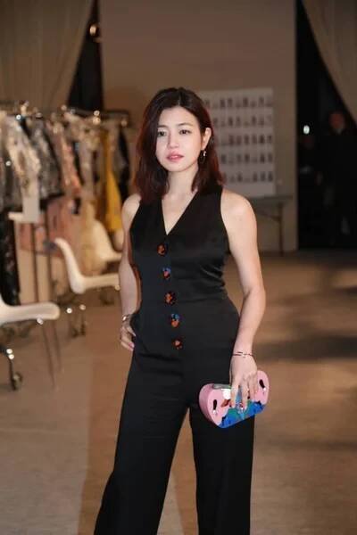 Taiwanesische Schauspielerin michelle chen kommt zur Modenschau von shiatzy chen während der Pariser Modewoche Herbst / Winter 2016 in Paris, Frankreich, am 8. März 2016. — Stockbild