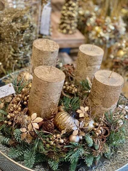 Christmas Centerpiece with Candles and Pine Cones