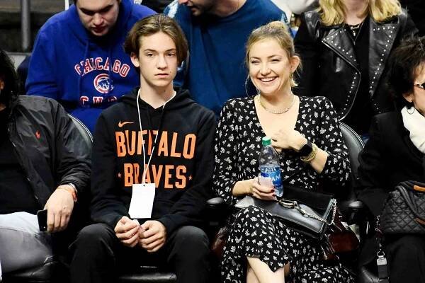 Kate Hudson and her son Ryder Robinson attend a basketball game between the Los Angeles Clippers and the Portland Trail Blazers at Staples Center on November 07, 2019 in Los Angeles
